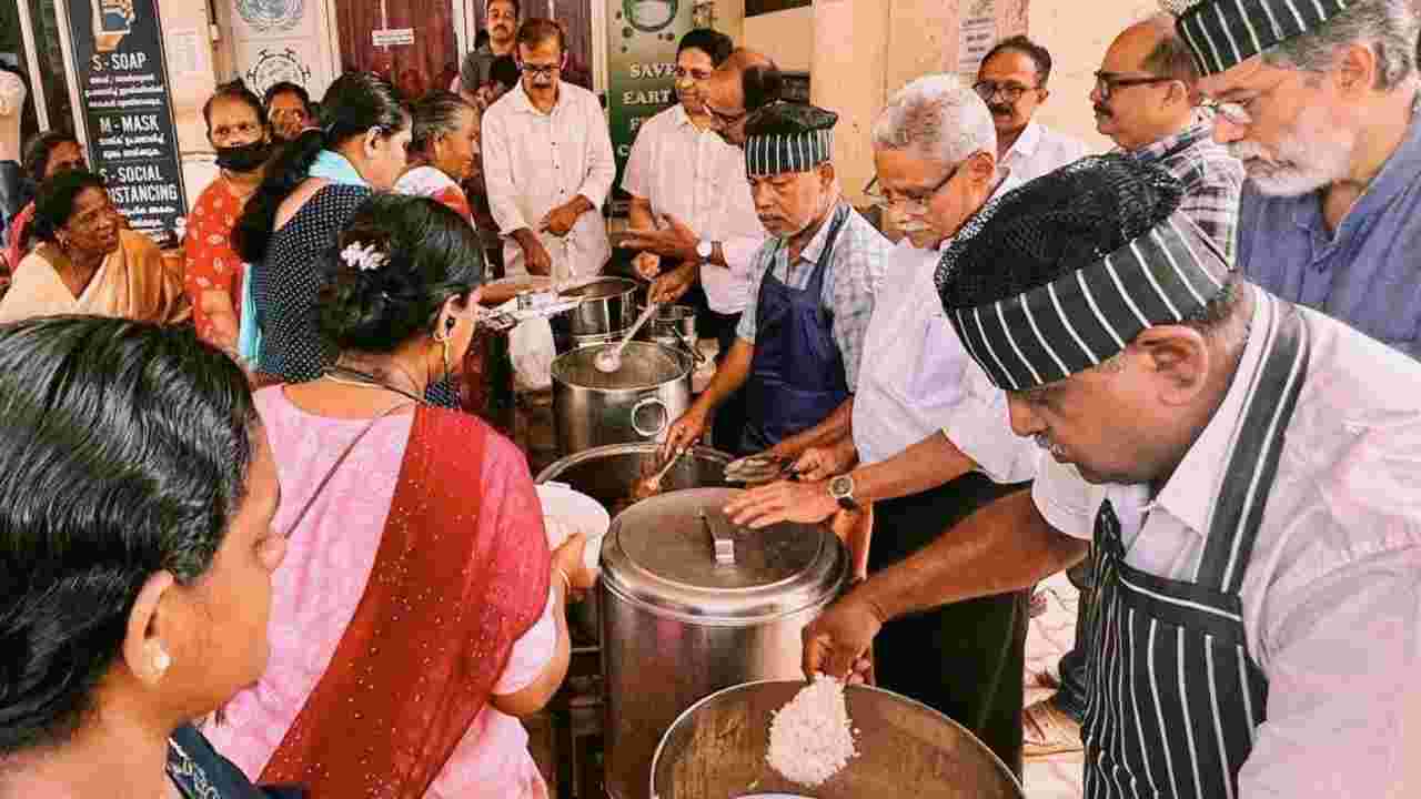 ചങ്ങനാശേരി താലൂക്ക് ആശുപത്രിയിൽ രോഗികൾക്കായി ഭക്ഷണ വിതരണം 